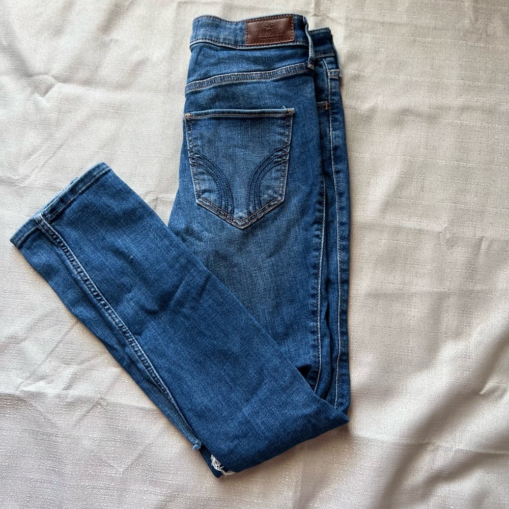 Hollister jeans ultra High-Rise Super Skinny used still in good conditions